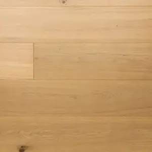 Light oak hardwood flooring with visible grain and seams between planks (wooden floor close-up)